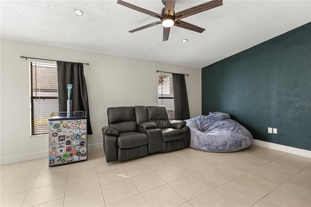 For Sale: $460,000 (3 beds, 2 baths, 2025 Square Feet)