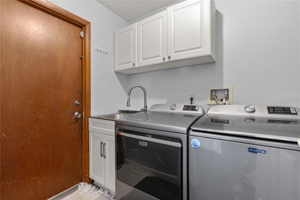 For Sale: $460,000 (3 beds, 2 baths, 2025 Square Feet)