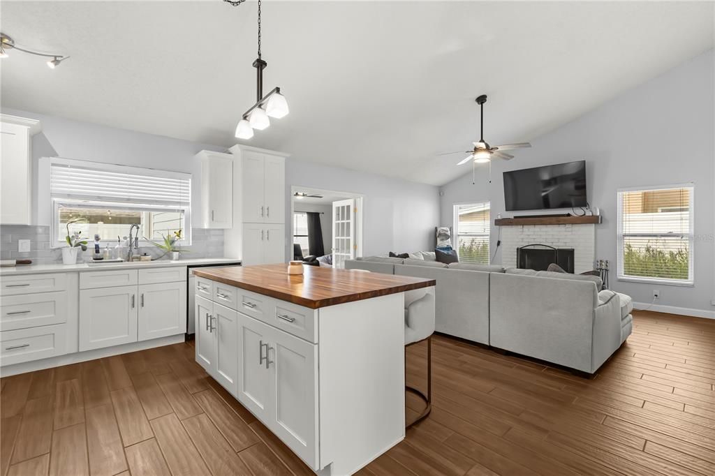 For Sale: $460,000 (3 beds, 2 baths, 2025 Square Feet)