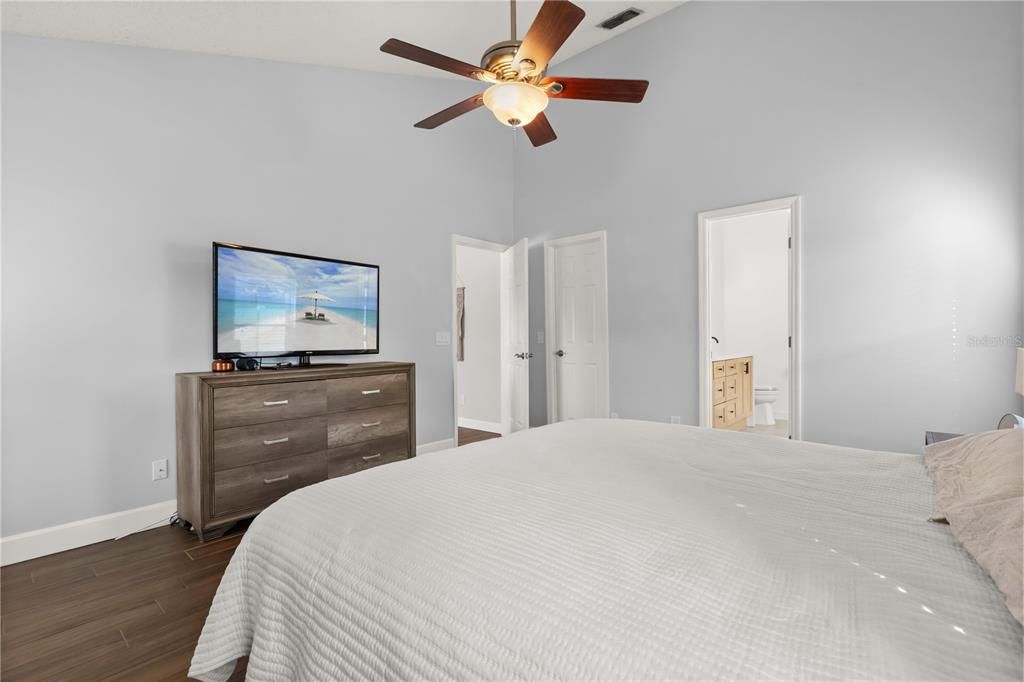 For Sale: $460,000 (3 beds, 2 baths, 2025 Square Feet)