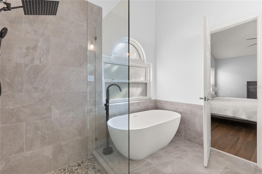 For Sale: $460,000 (3 beds, 2 baths, 2025 Square Feet)