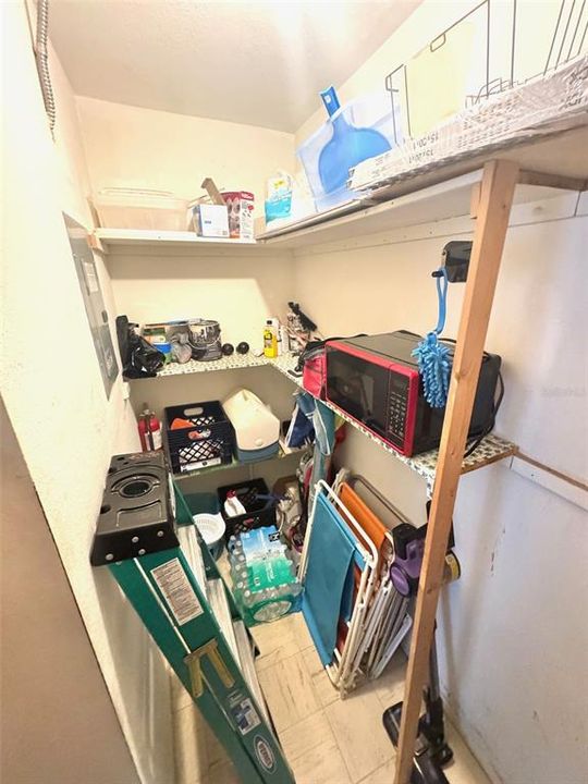 For Sale: $120,000 (2 beds, 1 baths, 825 Square Feet)