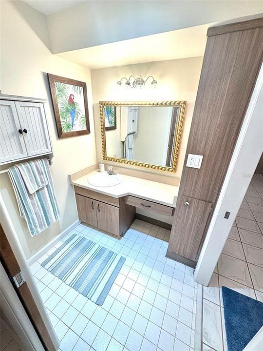 For Sale: $120,000 (2 beds, 1 baths, 825 Square Feet)