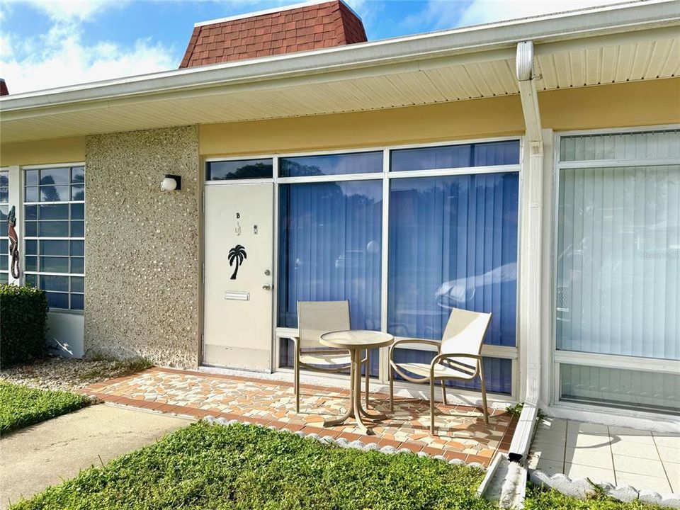 For Sale: $120,000 (2 beds, 1 baths, 825 Square Feet)