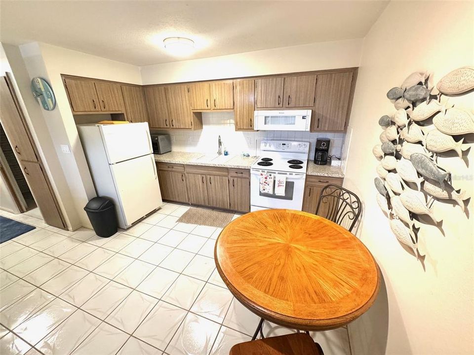 For Sale: $120,000 (2 beds, 1 baths, 825 Square Feet)