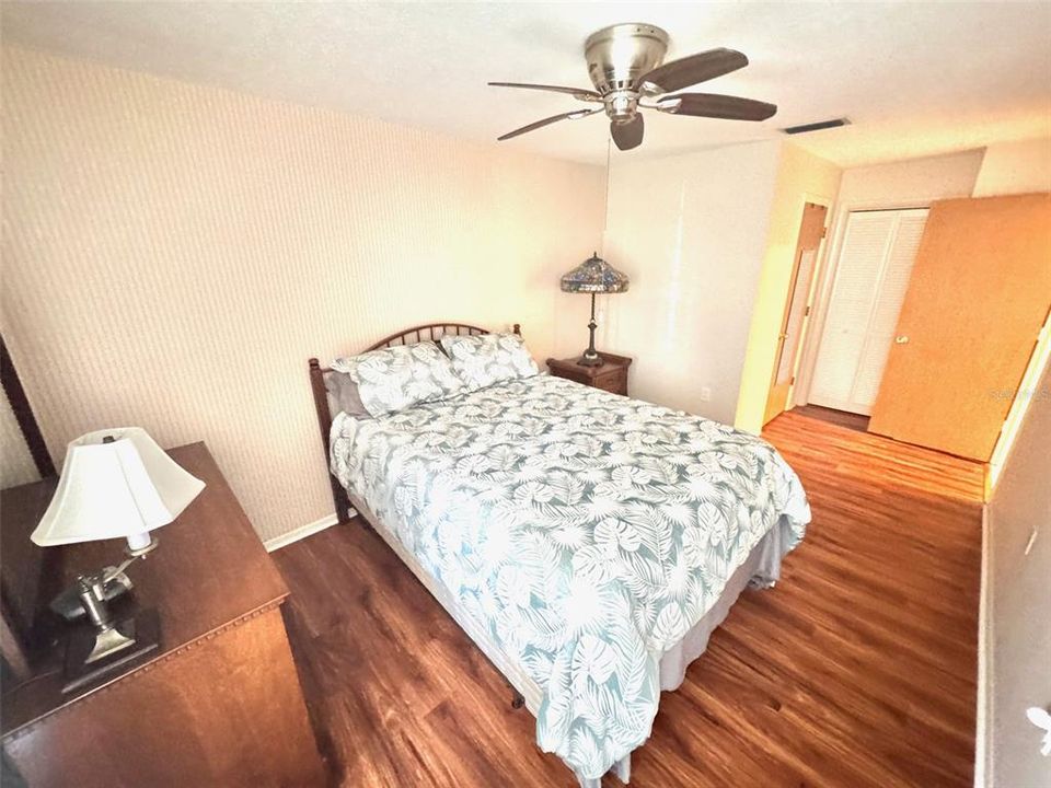 For Sale: $120,000 (2 beds, 1 baths, 825 Square Feet)