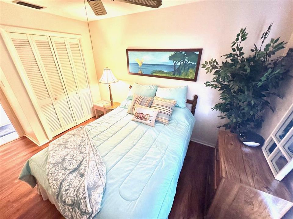 For Sale: $120,000 (2 beds, 1 baths, 825 Square Feet)