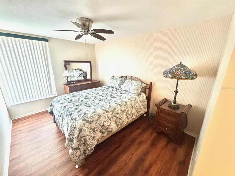 For Sale: $120,000 (2 beds, 1 baths, 825 Square Feet)