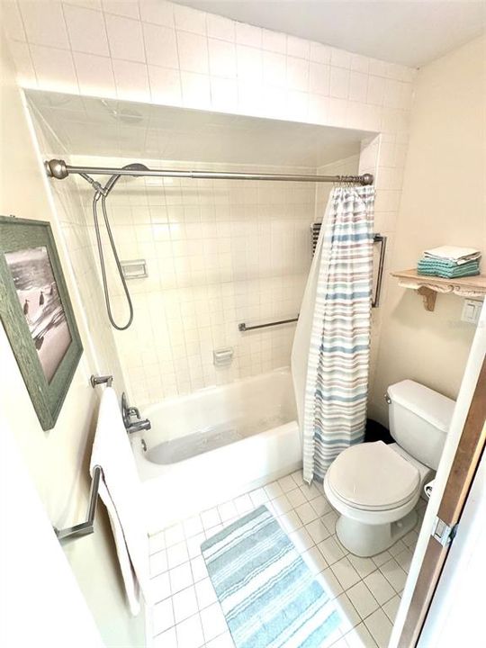 For Sale: $120,000 (2 beds, 1 baths, 825 Square Feet)