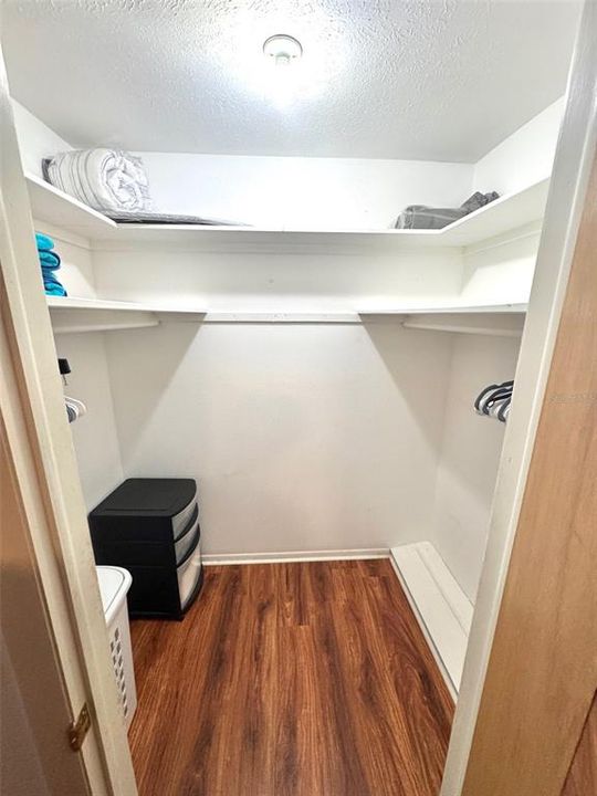 For Sale: $120,000 (2 beds, 1 baths, 825 Square Feet)