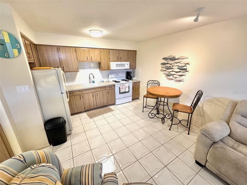 For Sale: $120,000 (2 beds, 1 baths, 825 Square Feet)
