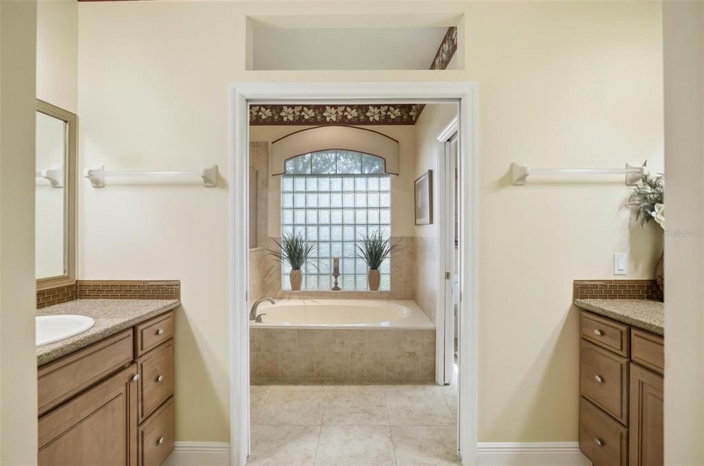 На продажу: $575,000 (3 спален, 2 ванн, 2154 Квадратных фут)