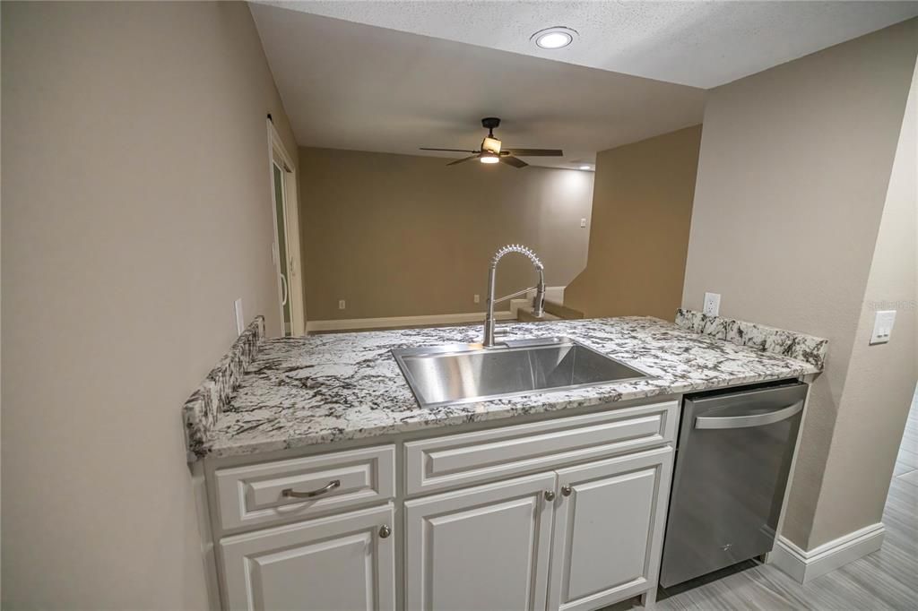 待售: $219,900 (3 贝兹, 2 浴室, 1317 平方英尺)