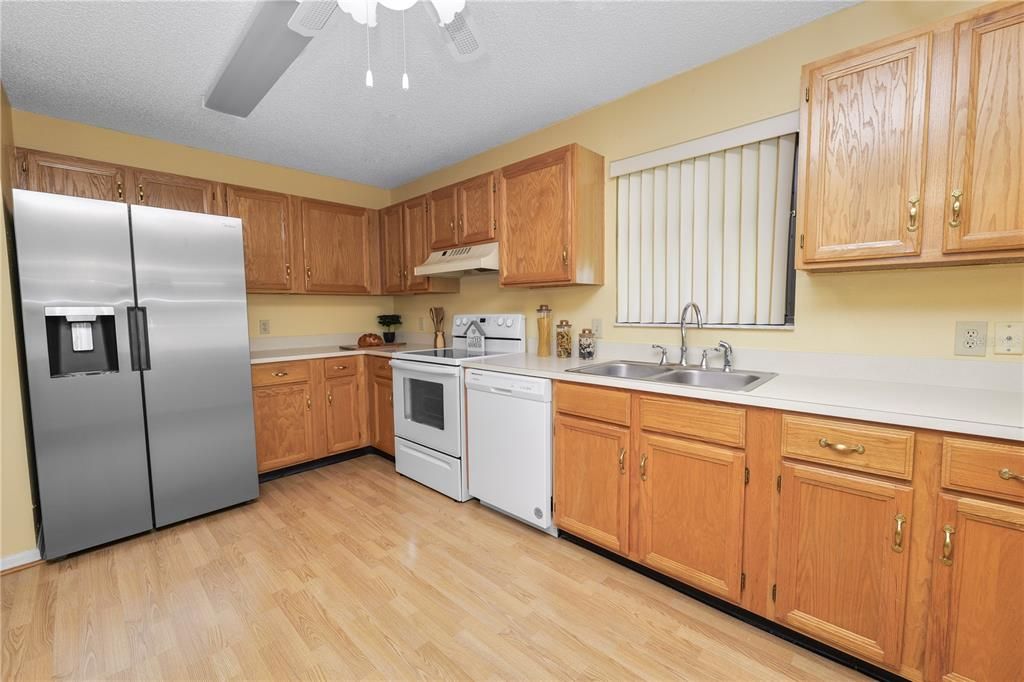 На продажу: $279,000 (3 спален, 2 ванн, 1648 Квадратных фут)