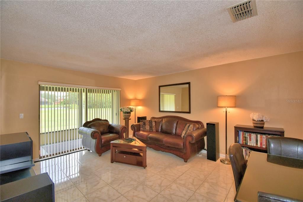 For Sale: $130,000 (2 beds, 2 baths, 812 Square Feet)