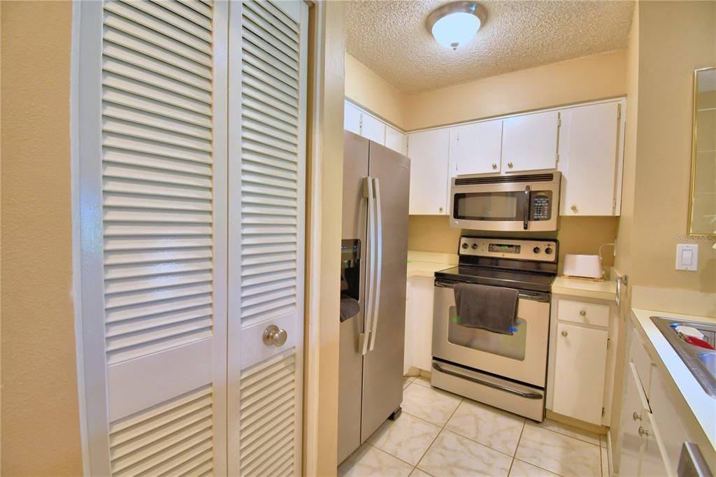 For Sale: $130,000 (2 beds, 2 baths, 812 Square Feet)