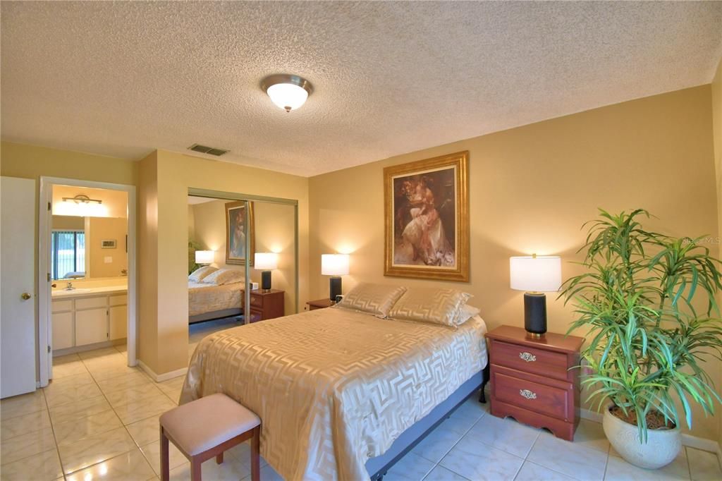 For Sale: $130,000 (2 beds, 2 baths, 812 Square Feet)