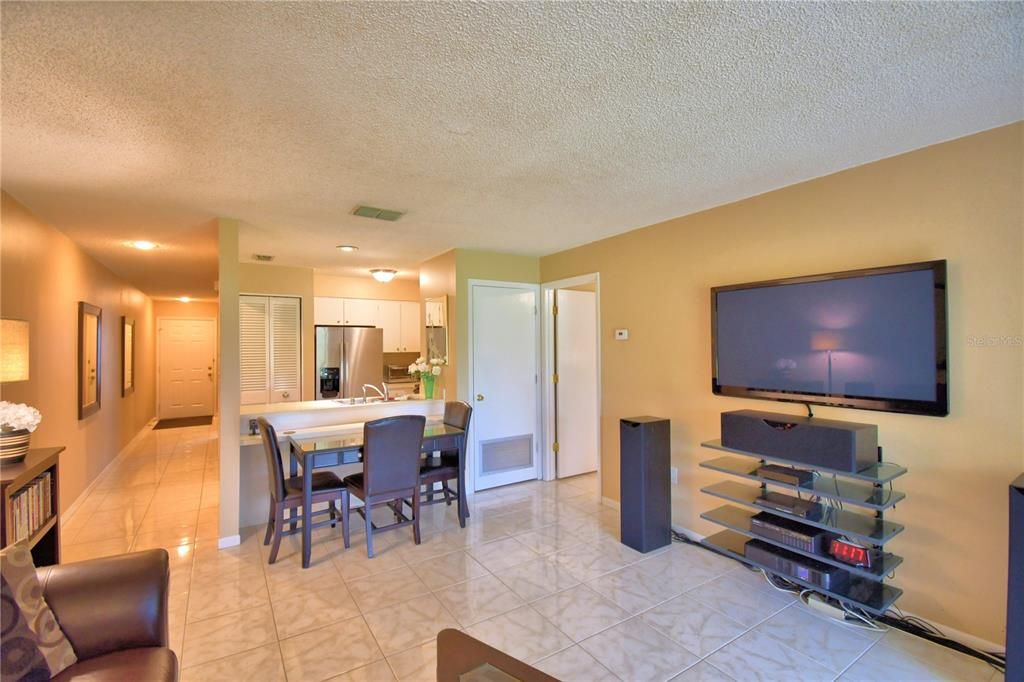 For Sale: $130,000 (2 beds, 2 baths, 812 Square Feet)