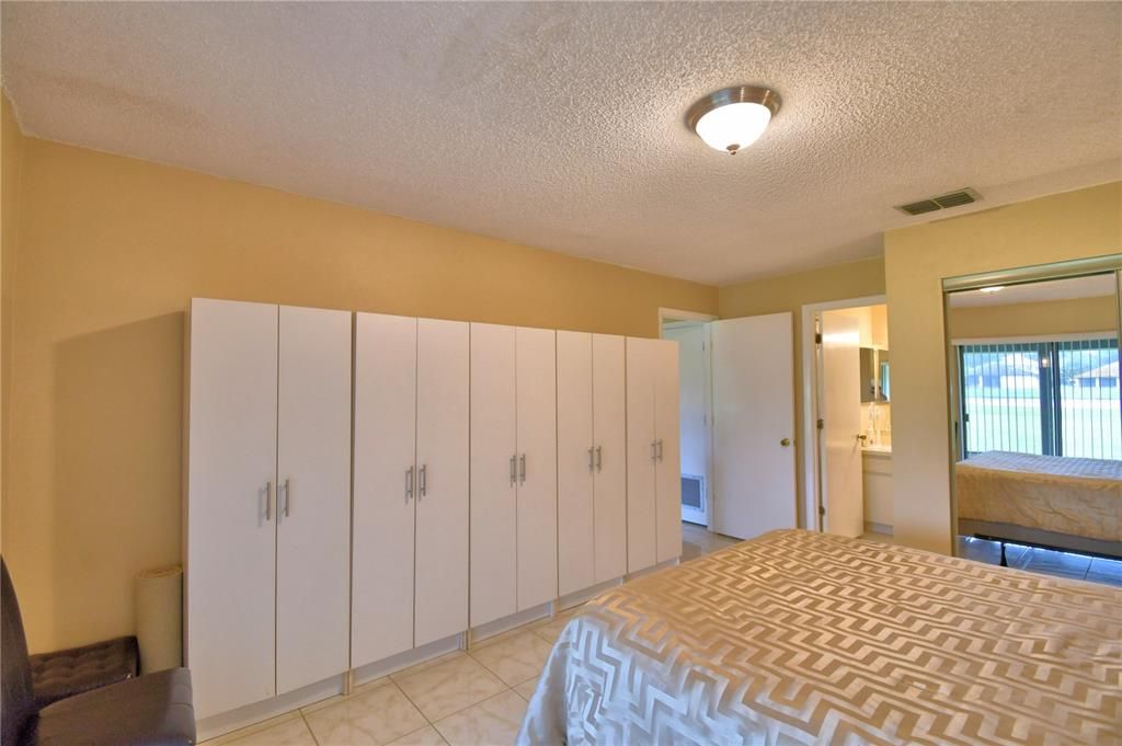 For Sale: $130,000 (2 beds, 2 baths, 812 Square Feet)
