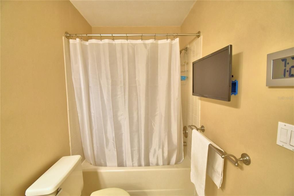 For Sale: $130,000 (2 beds, 2 baths, 812 Square Feet)