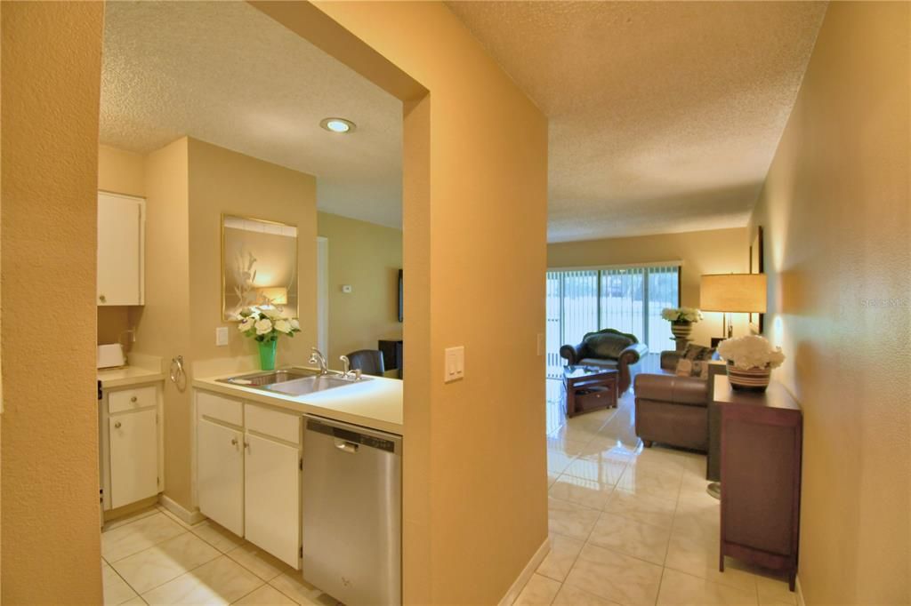 For Sale: $130,000 (2 beds, 2 baths, 812 Square Feet)