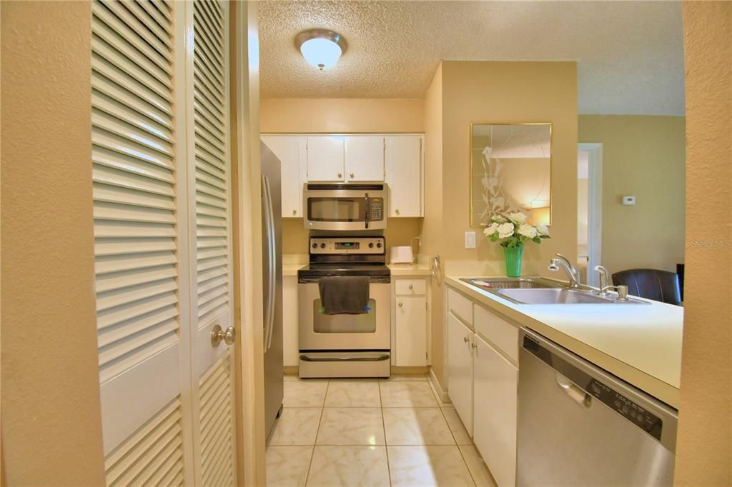 For Sale: $130,000 (2 beds, 2 baths, 812 Square Feet)