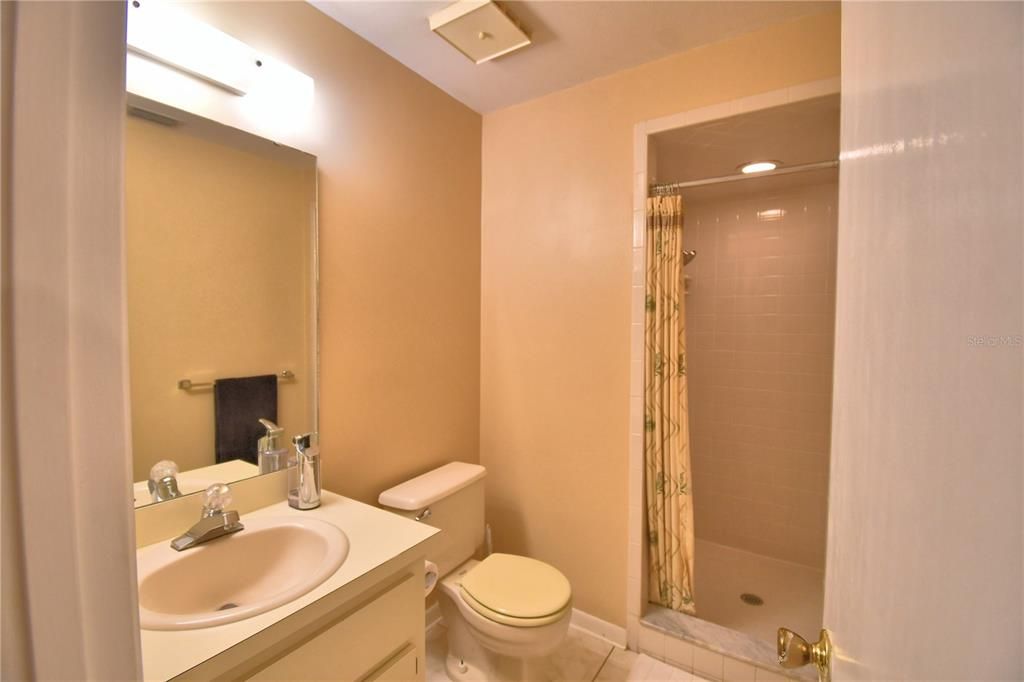 For Sale: $130,000 (2 beds, 2 baths, 812 Square Feet)