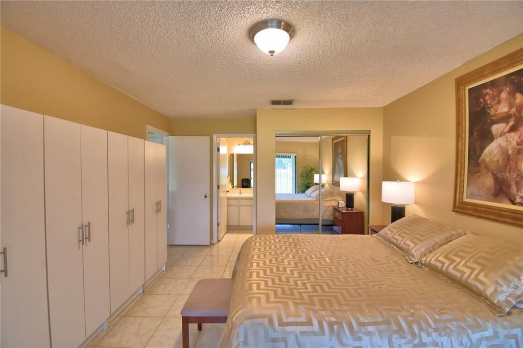 For Sale: $130,000 (2 beds, 2 baths, 812 Square Feet)