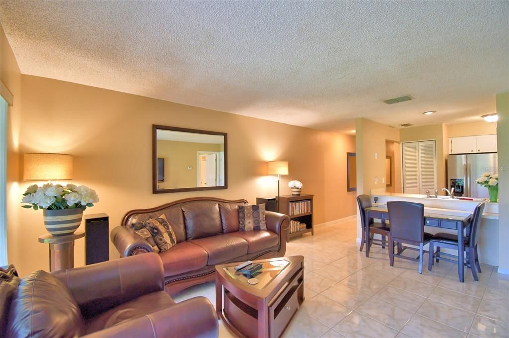 For Sale: $130,000 (2 beds, 2 baths, 812 Square Feet)