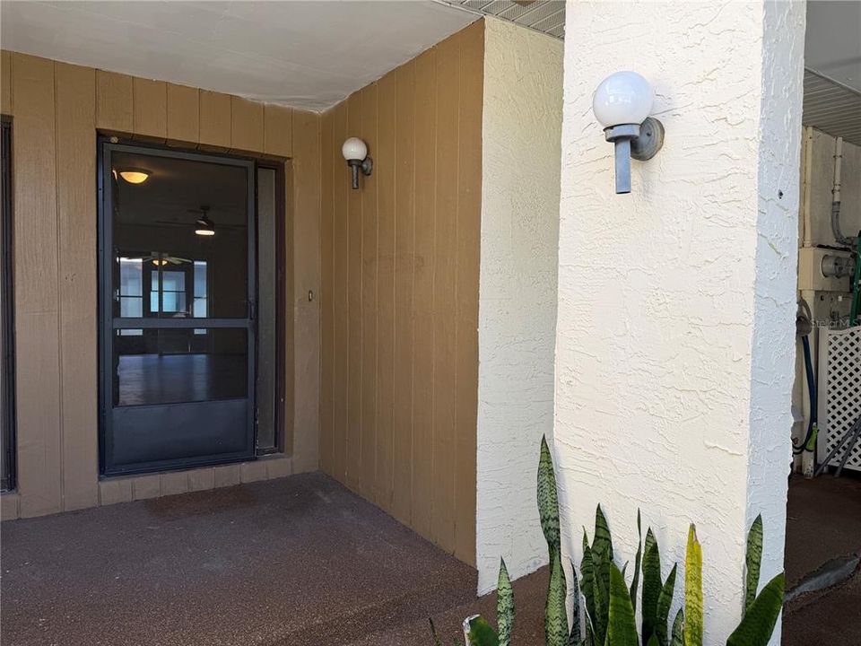 待售: $180,000 (2 贝兹, 2 浴室, 972 平方英尺)