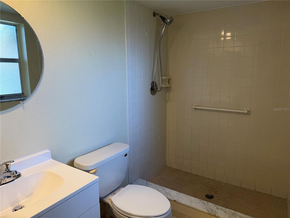 待售: $180,000 (2 贝兹, 2 浴室, 972 平方英尺)