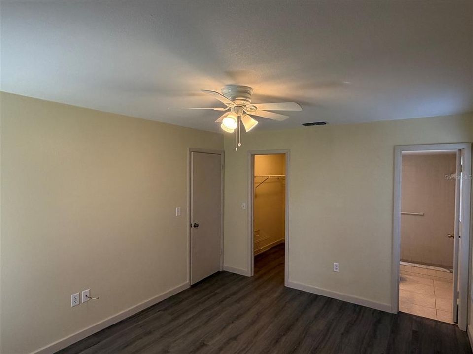 待售: $180,000 (2 贝兹, 2 浴室, 972 平方英尺)