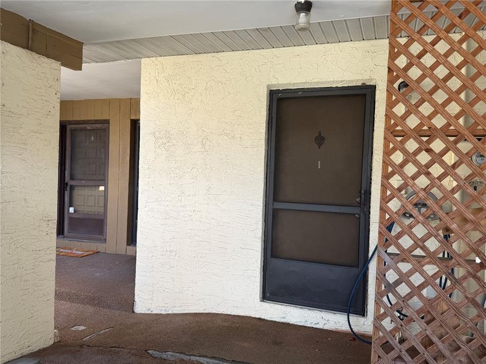 待售: $180,000 (2 贝兹, 2 浴室, 972 平方英尺)