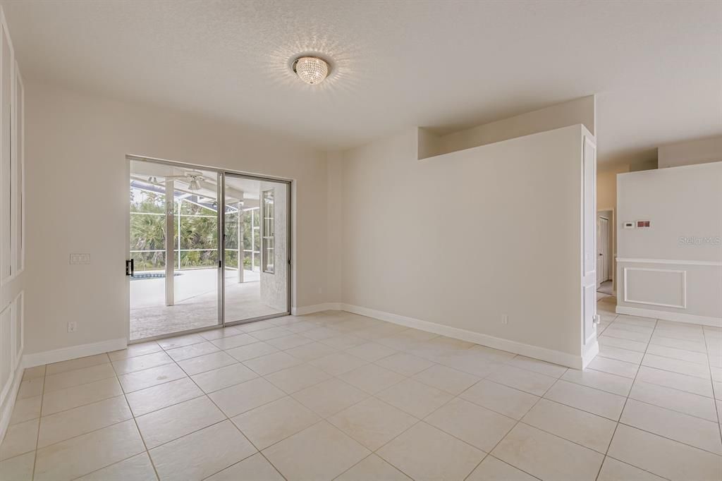 合同活跃: $575,000 (4 贝兹, 2 浴室, 2521 平方英尺)