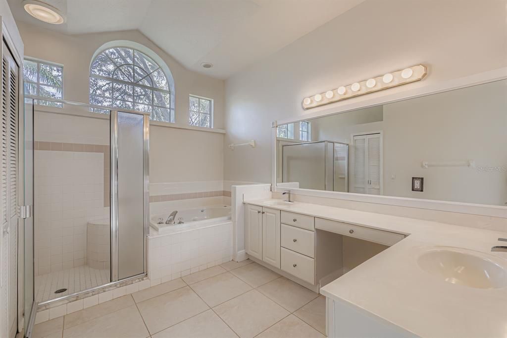 合同活跃: $575,000 (4 贝兹, 2 浴室, 2521 平方英尺)