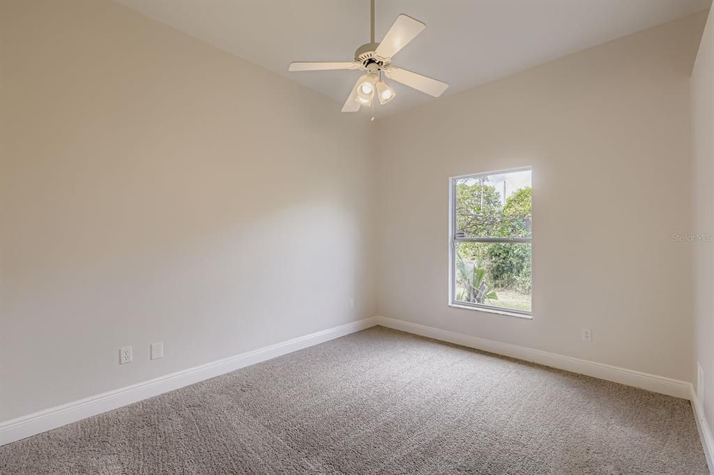 合同活跃: $575,000 (4 贝兹, 2 浴室, 2521 平方英尺)