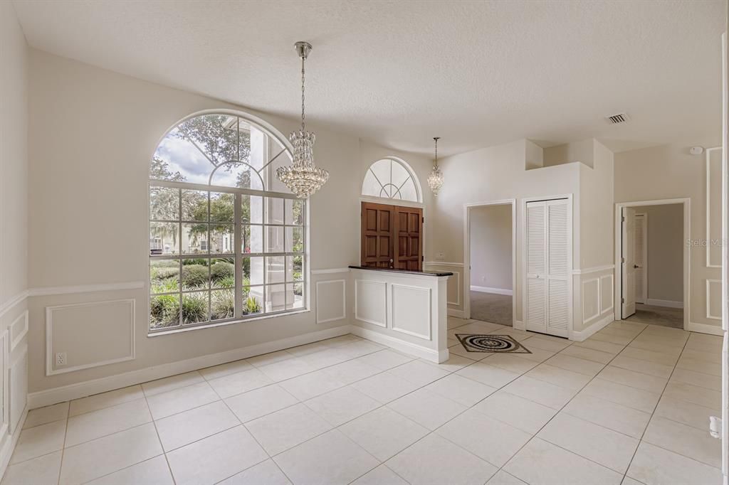 合同活跃: $575,000 (4 贝兹, 2 浴室, 2521 平方英尺)