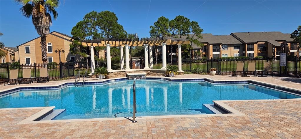 Под контрактом: $129,500 (1 спален, 1 ванн, 637 Квадратных фут)