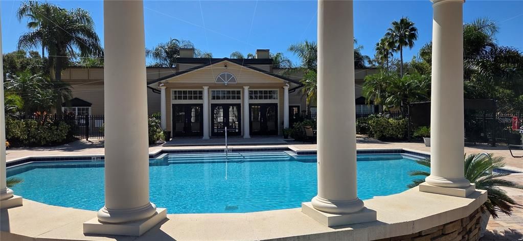 Под контрактом: $129,500 (1 спален, 1 ванн, 637 Квадратных фут)