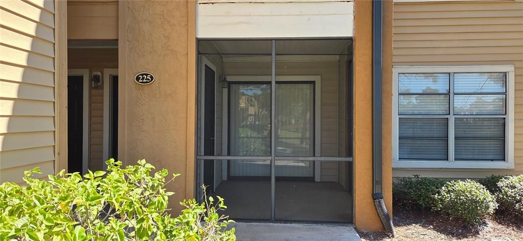 Под контрактом: $129,500 (1 спален, 1 ванн, 637 Квадратных фут)