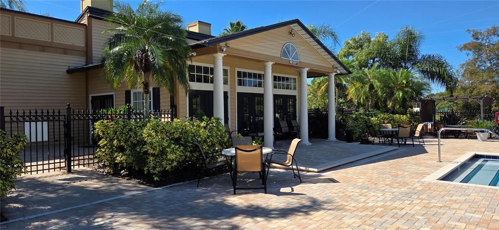 Под контрактом: $129,500 (1 спален, 1 ванн, 637 Квадратных фут)