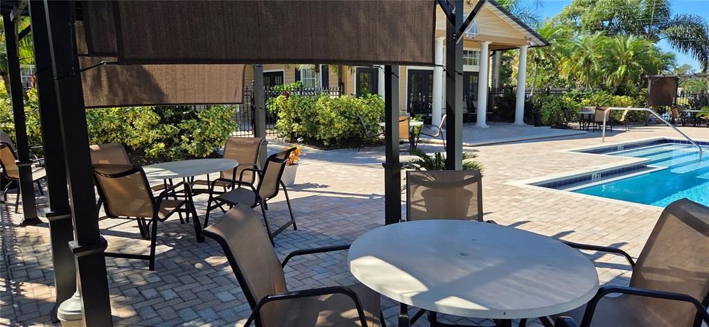 Под контрактом: $129,500 (1 спален, 1 ванн, 637 Квадратных фут)