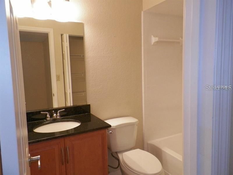 Под контрактом: $129,500 (1 спален, 1 ванн, 637 Квадратных фут)