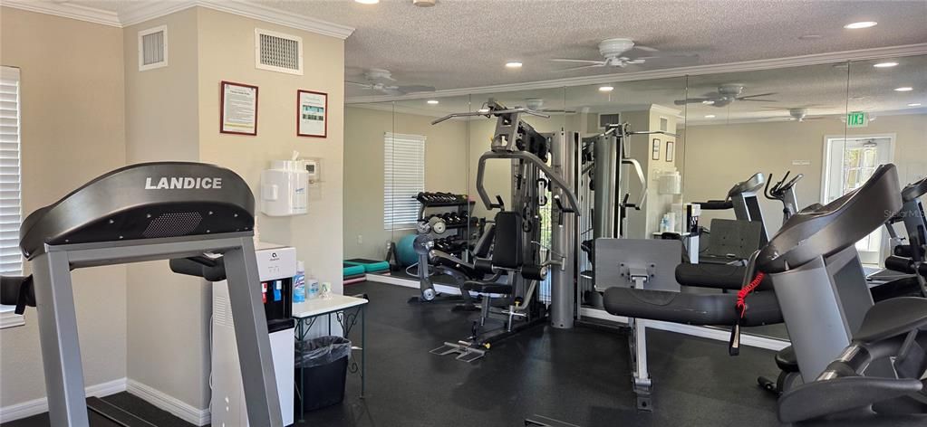 Под контрактом: $129,500 (1 спален, 1 ванн, 637 Квадратных фут)