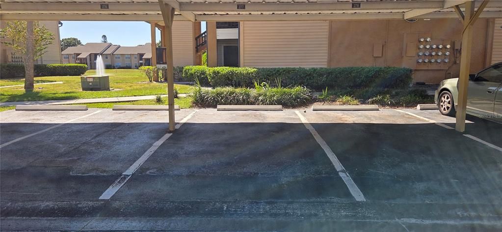 Под контрактом: $129,500 (1 спален, 1 ванн, 637 Квадратных фут)