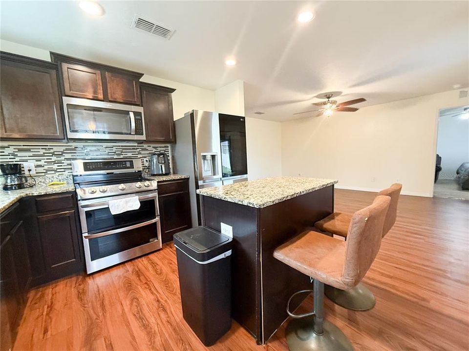 待售: $269,900 (3 贝兹, 2 浴室, 1383 平方英尺)