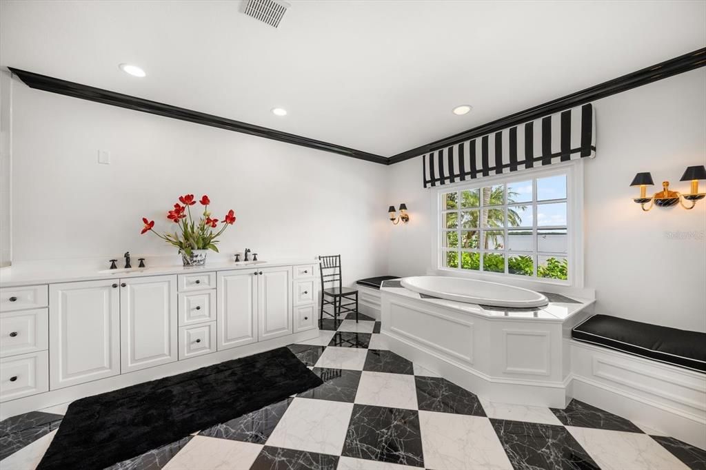 На продажу: $6,290,000 (4 спален, 5 ванн, 7793 Квадратных фут)