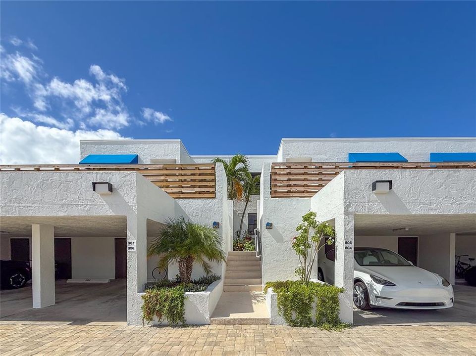 出租: $13,000 (2 贝兹, 2 浴室, 1260 平方英尺)