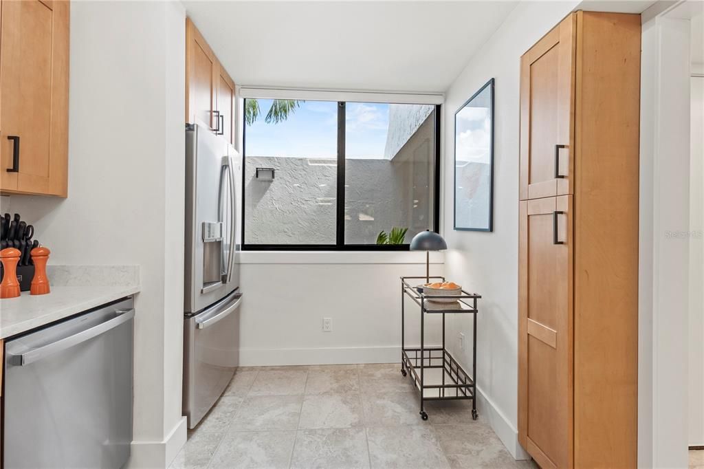 出租: $13,000 (2 贝兹, 2 浴室, 1260 平方英尺)