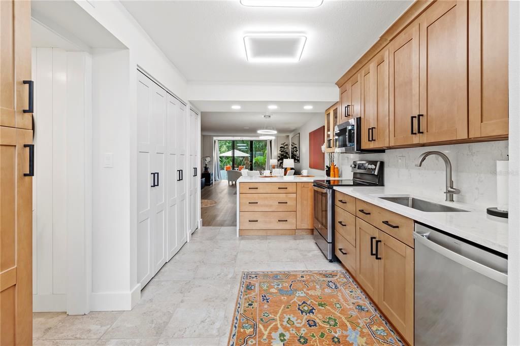 出租: $13,000 (2 贝兹, 2 浴室, 1260 平方英尺)